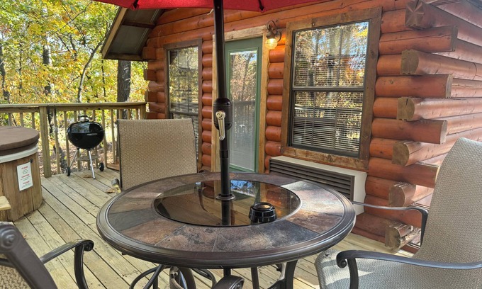 Afton Cabin | 5 Elk Lodge ROMANTIC Log Cabin in the woods. Hot Tub & Wood Burning Fire Place.