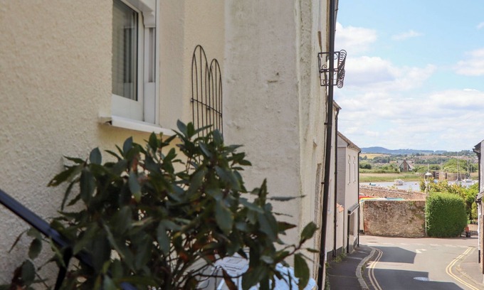 Topsham Cottage | 5 EXE STREET, pet friendly, character holiday cottage in Topsham