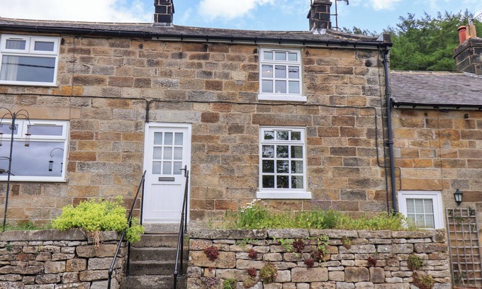 Grosmont Cottage | 5 HOLLINS COTTAGES, pet friendly, with open fire in Grosmont