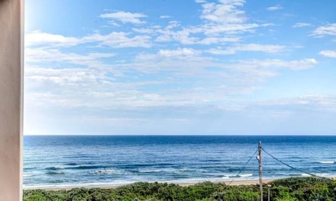 Illovo Beach Apartment | 5 La Mer - Side-sea, garden & pool view