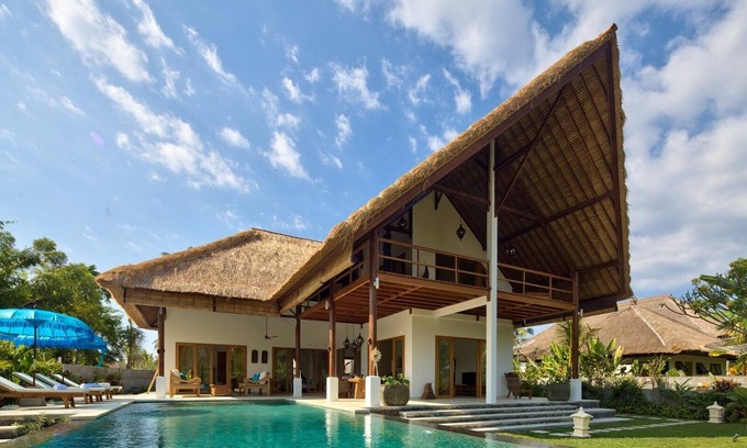 Gerokgak Villa | 5 * Luxury villa with swimming pool and Wifi, fantastic staff, beach accessible
