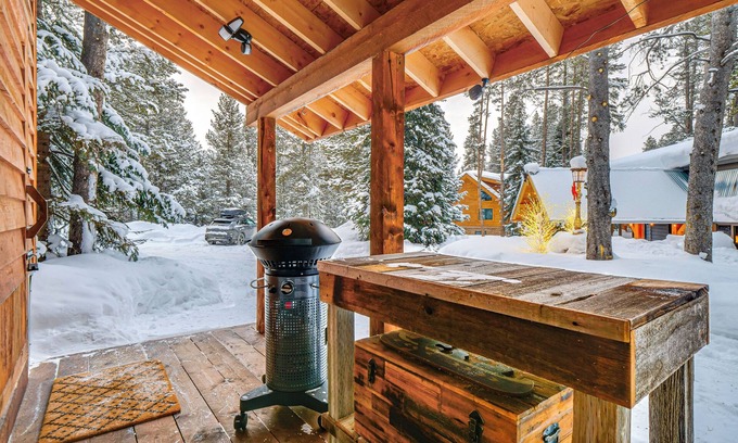 Sherwood Forest Cabin | 5 Mi to Breckenridge Ski Resort: Cozy Wood Cabin!