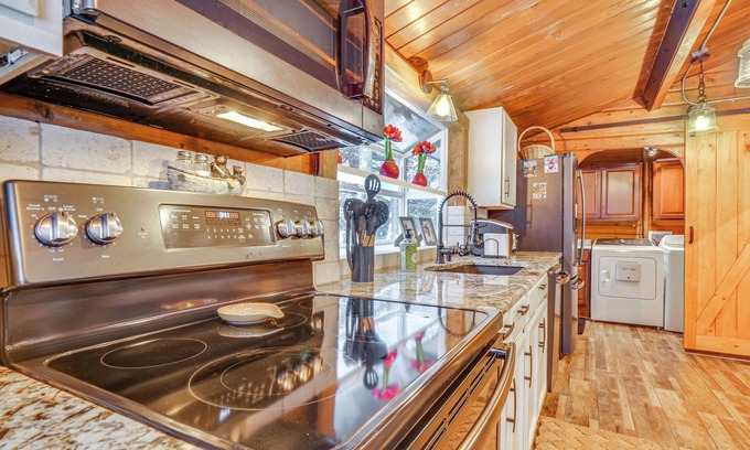 Blue River Cottage | 5 Mi to Breckenridge Ski Resort: Cozy Wood Cabin!