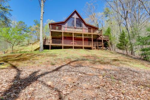 Murphy House | 5 Mi to Cherokee Lake Pet-Friendly Cabin with Deck!