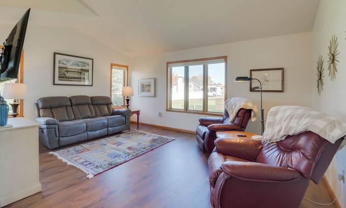 Fargo House | 5 Mi to Dtwn: Pet-Friendly 'Wheatland Twin' Home!