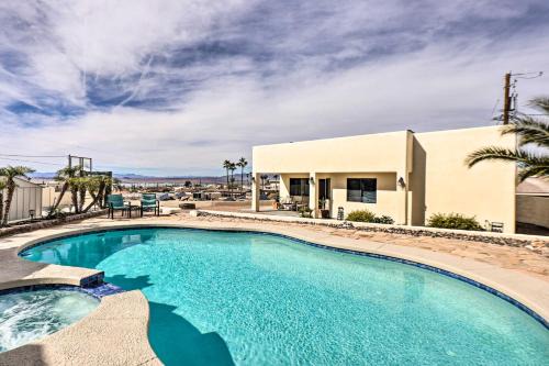 Lake Havasu City House | 5 Mi to Lake Havasu Bright Cottage with Fire Pit!