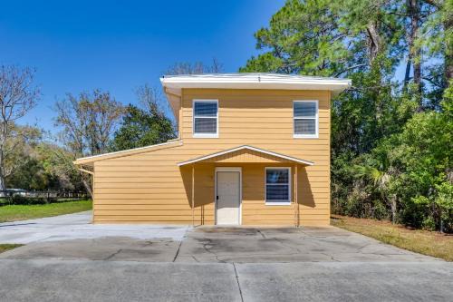 Fruitland Park Apartment | 5 Mi to Lake Sumter Landing Bright Home with Patio