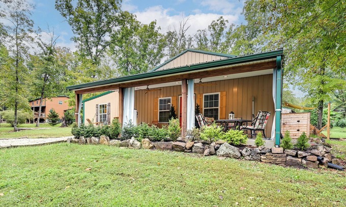 Clarkson House | 5 Mi to Nolin Lake: Family Home w/Hot Tub!