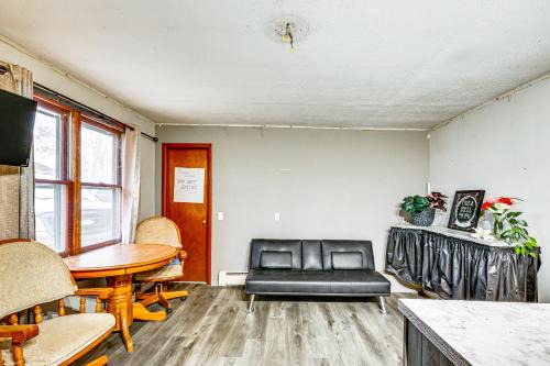 Lake Mills Apartment | 5 Mi to Rice Lake State Park Lake Mills Studio