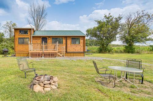 Selinsgrove House | 5 Mi to Susquehanna Boating! Secluded Log Cabin