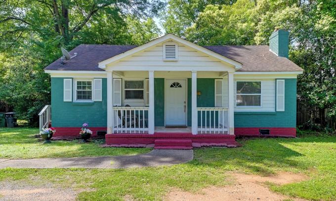 Charlotte House | 5 Mi to Uptown: Charlotte Hideaway w/Yard