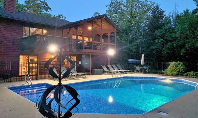 Lake Geneva House | 5 Miles to Downtown Lake Geneva - Secluded Nature Views & Game Room
