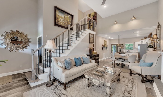 Knoxville Condo | ⭐️5 miles to UT Campus⭐️New luxurious 4BR/3BA condo w/private backyard retreat!