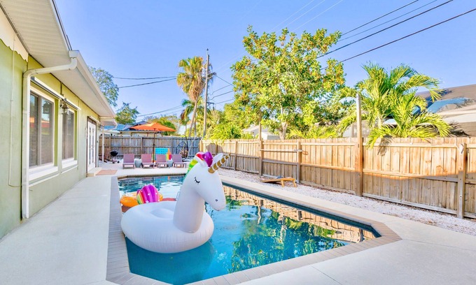 Harbor Bluffs House | 5 Min 2 Beach ~ Free HTD Pool ~ Near Trail & Golfnnnn