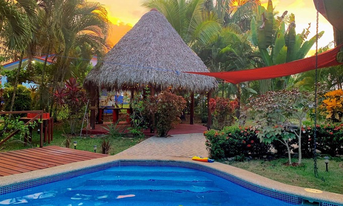 Parrita House | 5 min. drive to Playa! 15 min. drive to Mountains, 15 min. drive to the Rivers!🇨🇷