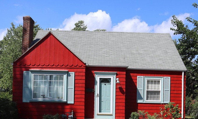 Warwick House | 5 Min from Airport -10 Min from Providence! Cozy 2nd Floor Apartment