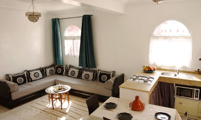 Tamrhakht Apartment | 5 min from beach, flat terrace sea view ideal family/surfeur typical Berber village
