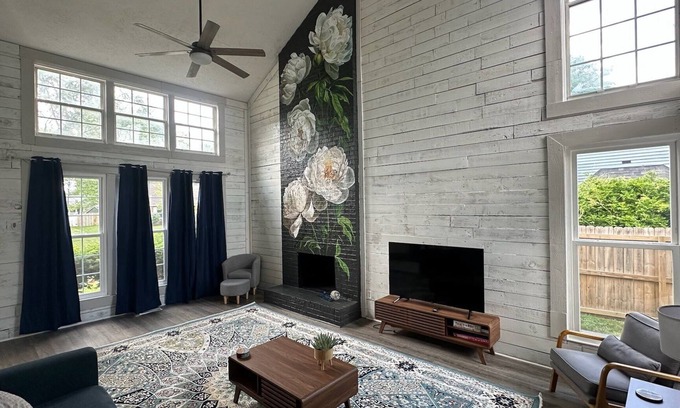 Fishers House | 5 min from downtown Fishers, IN! 4bd, 2.5ba, dog friendly w/deck & grill, games