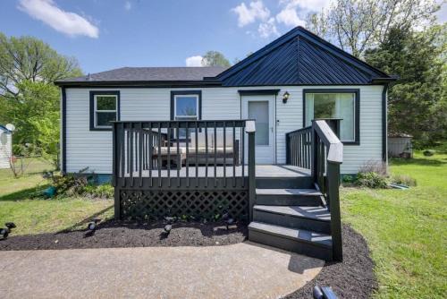 Nashville House | 5 Min to Airport Pet Friendly Fire pit Fenced Yard