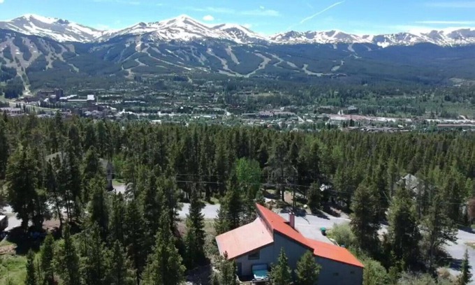 Breckenridge Heights House | 5 Min to Town, Hot Tub, Great 4 Groups, Games, Updated Kitchen