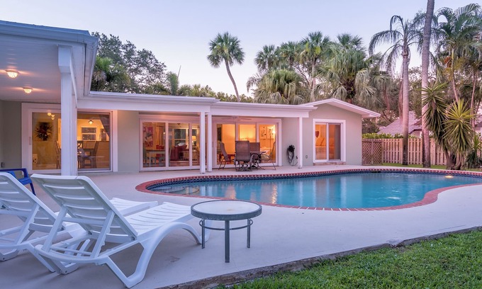 Central Beach House | 5 Min Walk - Golf Cart Included - Central Beach - House w Large Backyard & Pool