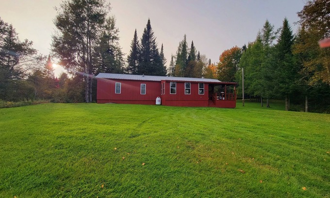 Norton House | 5 Min.Walk to Averill Lake and VAST Access snowmobile trails!Pet friendly!
