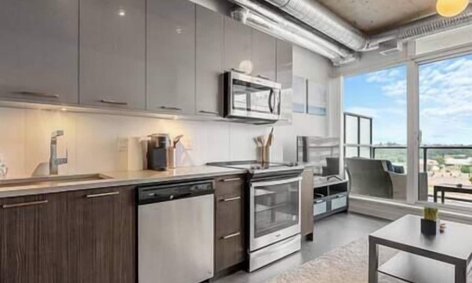 East Village Apartment | 5 min walk to Stampede | 2BR |AC |Near Frt Calgary