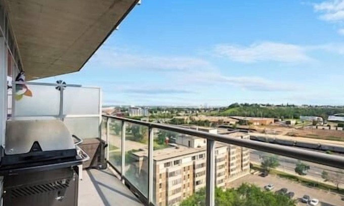 East Village Apartment | 5 min walk to Stampede | 2BR |AC |Near Frt Calgary