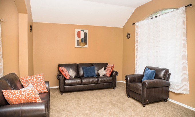 Southeast Arlington House | 5 mins from the AT&T Stadium