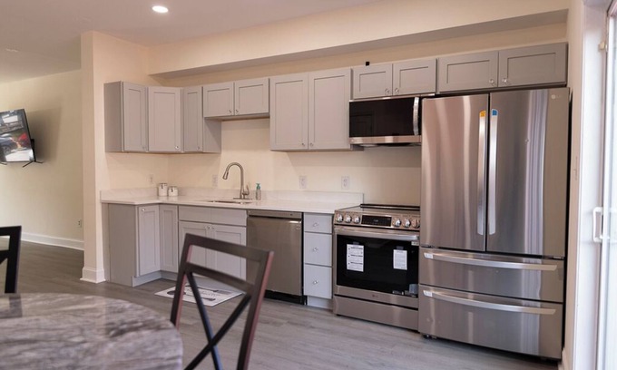 Wilmington House | 5 Mins from the Chase FieldHouse. 7 Mins from the Amtrak Train Station