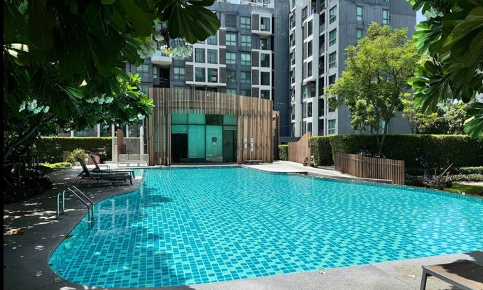Bang Kapi Condo | 5 Mins Mall,MRT 28 sq. ft., with access to pool, co-working space, and gym