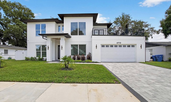Orient Park House | 5 Mins to Casino, Private Pool, 4BR/3BA Retreat