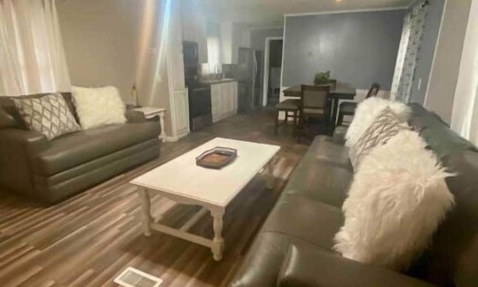 Sunshine House | 5 Mins to Dow, SNF, Westlake, Olin & Shintech!