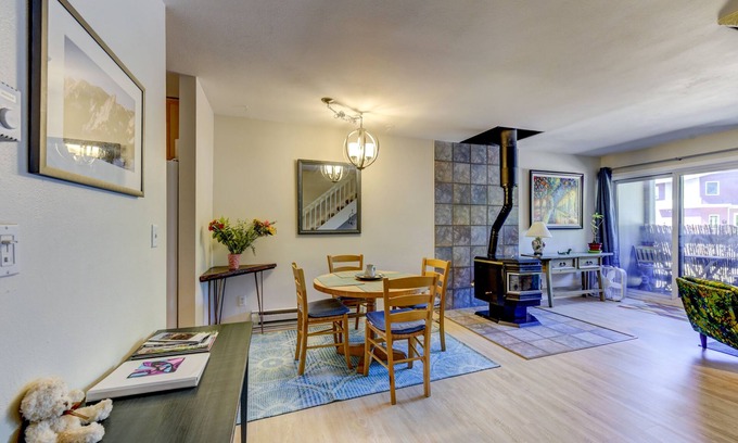 Downtown Condo | 5 mins to Pearl Street Mall and 1 min walk to gorgeous trails!