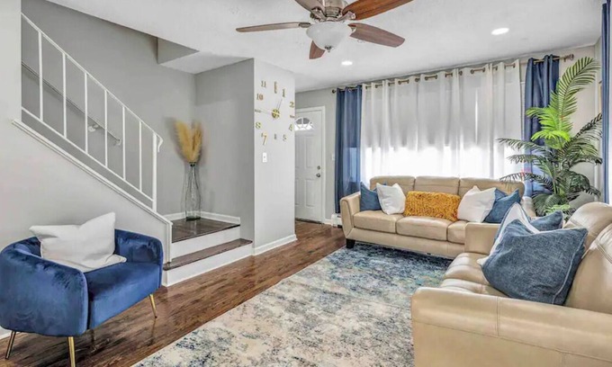 Stratford House | 5 Mins to Short Beach w/Grill, Deck, & Fire Pit