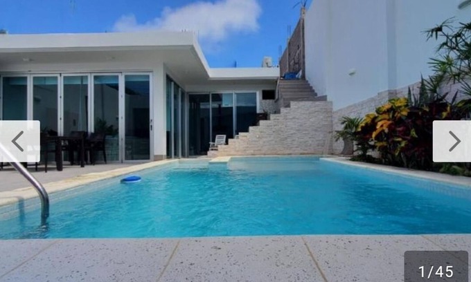 Puerto Baquerizo Moreno Villa | 5 minutes to Playaman Beach! Romantic beach villa with pool/jacuzzi!