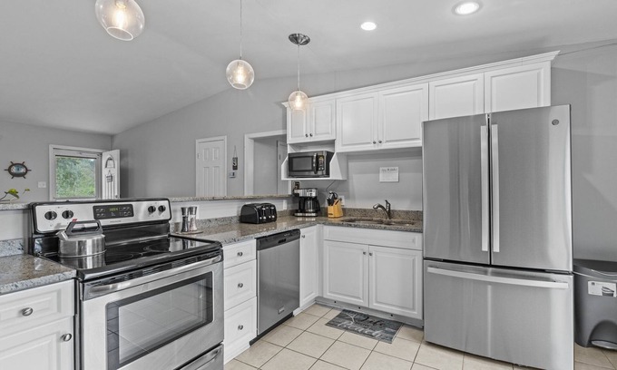Cape Carteret House | 5 minutes from Emerald Isle Beach!