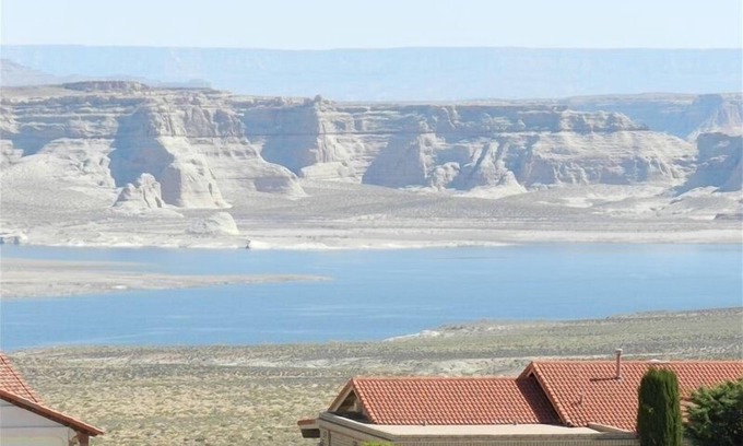 Greenehaven House | 5 Minutes From The Lake! Million Dollar Views!