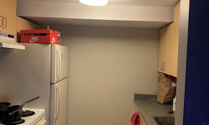 Coal Harbour Apartment | 5 minutes from the water, 15 minutes from the beach