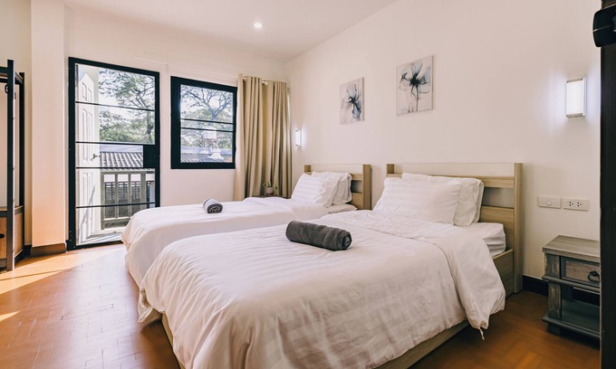 Wat Ket House | 5 minutes to Tha Pea 4BR Home with Art Space