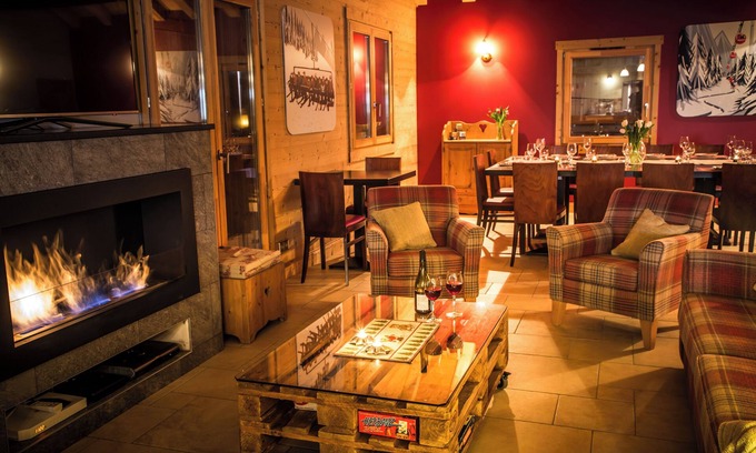 Verchaix Ski Chalet | 5 minutes to gondola, spectacular valley views, hot tub, Samoens/Verchaix