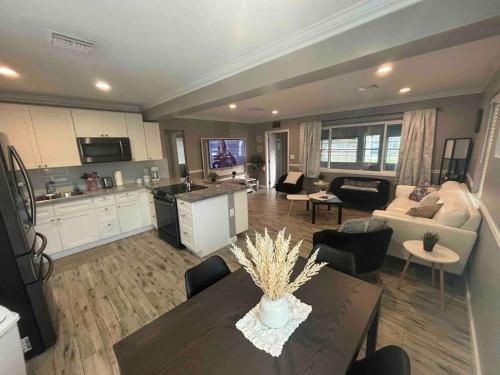 South Lake Villa | 5 Minutes to Ocean & Casino's - Large Backyard