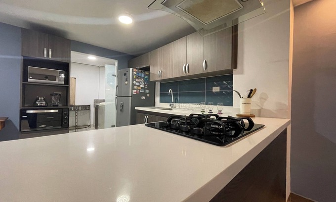 Guayabal Apartment | 5 minutes to Poblado /Free parking /Wifi 300MB