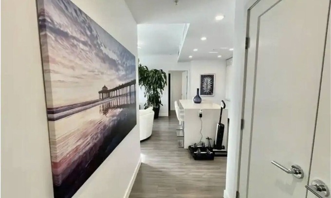 Coquitlam Condo | 5 minutes to Skytrain Downtown - Cozy Bedroom