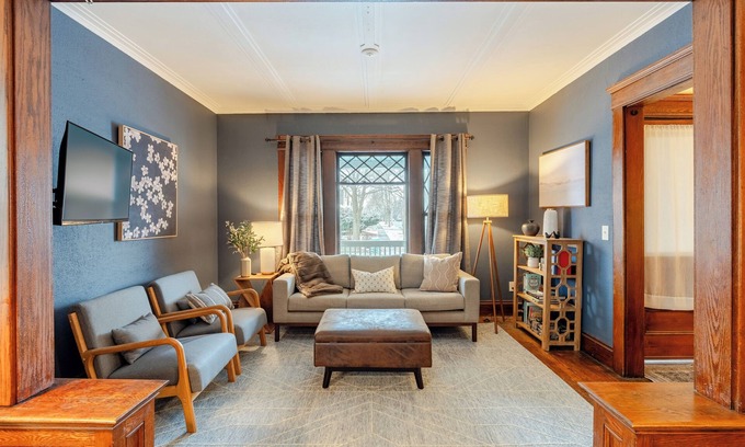 Eastside House | 5 Minutes to SU, Renovated, Sleeps 6, in popular Westcott, steps to restaurants