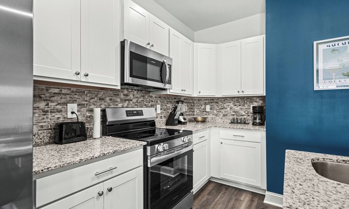 Little River House | 5 minutes to the beach! 3BR home, movie theatre, & golf located in North Myrtle!