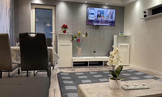 Feyen-Weismark Apartment | 5 Minutes to the riverside Mosel, 3 minutes to the shopping center, bus stop.