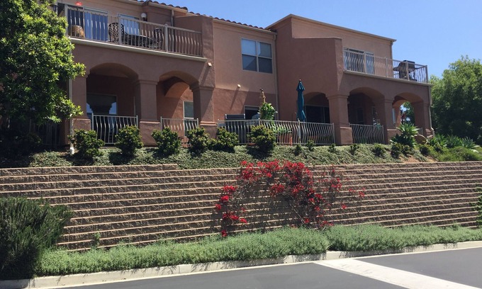 Santa Barbara Condo | 5 minutes to the beach and downtown, pool, spa, outdoor patio & garage . n n