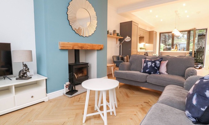 Haworth Cottage | 5 MYRTLE VIEW, pet friendly, with open fire in Haworth