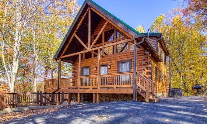 Gatlinburg - Pigeon Forge House | 5'O clock Somewhere- Hot Tub, Game Room, WIFI, FREE attraction tickets for each paid day!